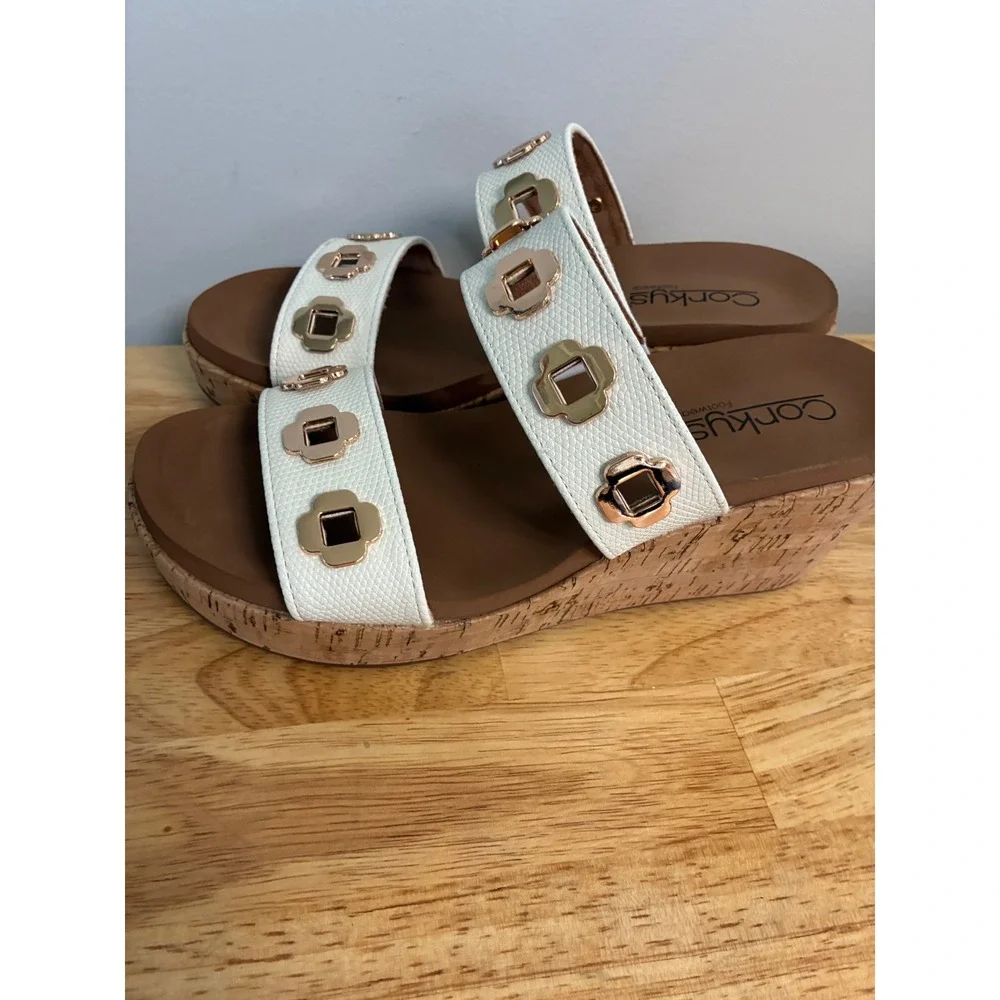 Corkys White Two Strap Wedge Sandals Rose Gold Floral Hardware Size 8